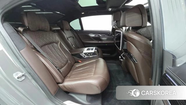 BMW 7 Series (G11) 2021 Серебристо-серый из Кореи, фото 3