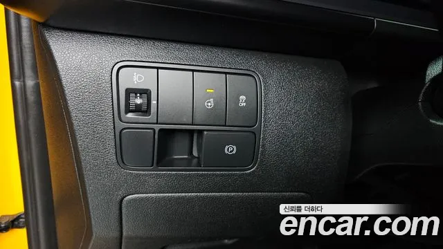 Hyundai Staria 2023 Желтый из Кореи, фото 3