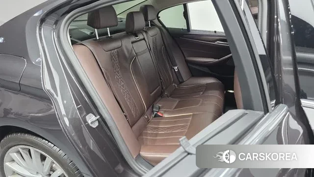 BMW 5 Series (G30) 2023 Серый из Кореи, фото 3