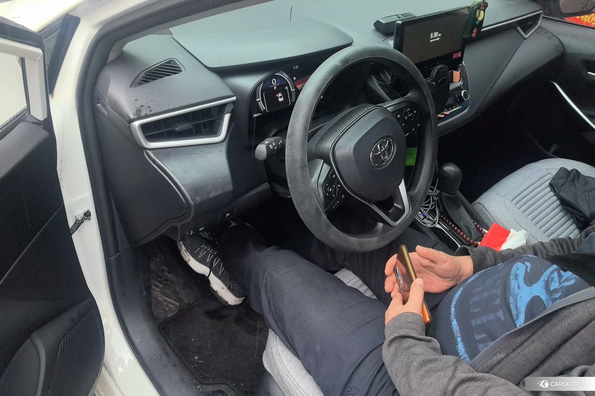Toyota Corolla 2023 Белый из Китая, фото 3