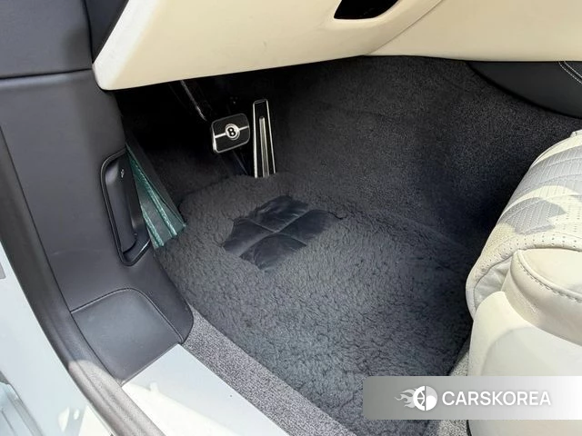 Bentley Flying Spur 3rd Generation 2023 Белый из Кореи, фото 3