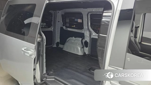 Hyundai Staria 2025 Серебряный из Кореи, фото 3