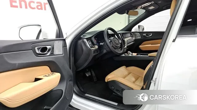 Volvo XC60 second Generation 2022 Белый из Кореи, фото 3