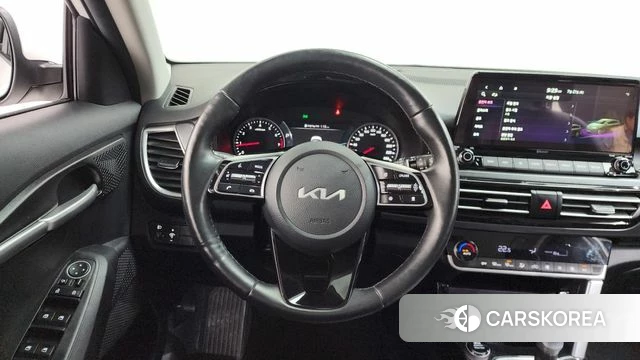 Kia Seltos 2022 Белый из Кореи, фото 3