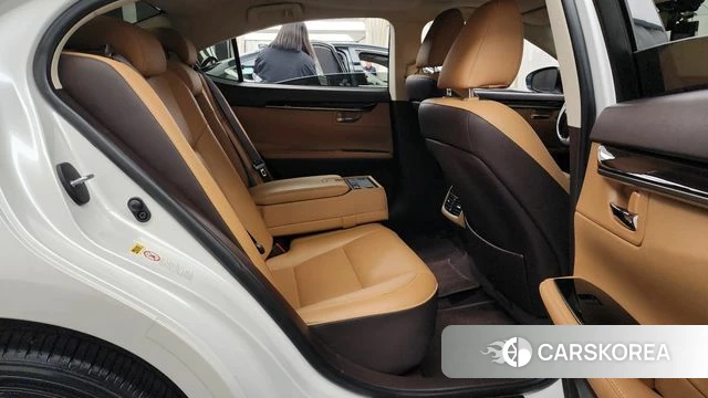 Lexus ES300h 7th generation 2018 Белый из Кореи, фото 3