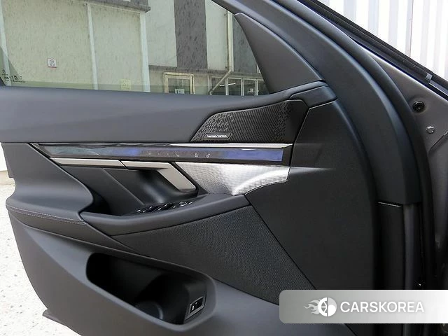 BMW 5 Series (G60) 2025 Серый из Кореи, фото 3