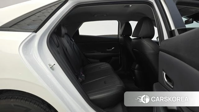 Hyundai The New Avante (CN7) 2024 Белый из Кореи, фото 3