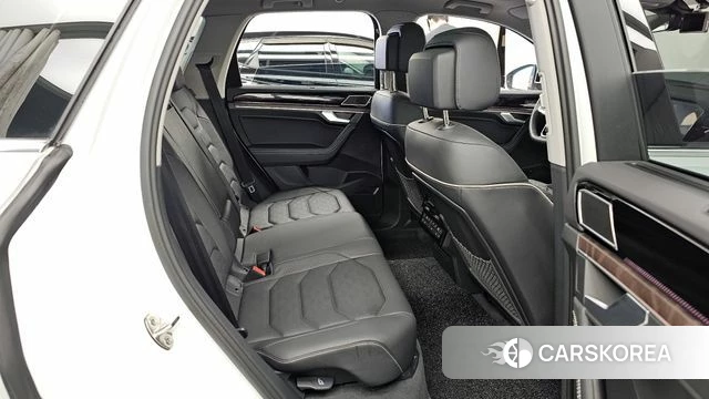 Volkswagen Touareg 3rd generation 2025 Белый из Кореи, фото 3