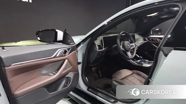 BMW i4 2023 Серебристо-серый из Кореи, фото 3