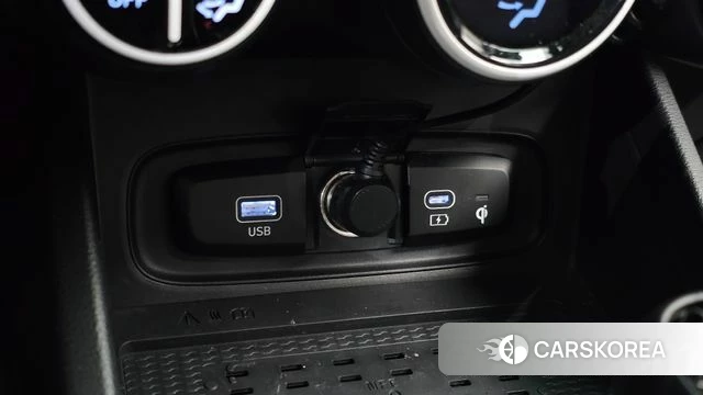 Hyundai Venue 2023 Белый из Кореи, фото 3