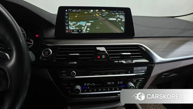 BMW 5 Series (G30) 2018 Черный из Кореи, фото 3