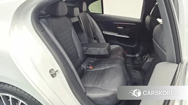 Mercedes-Benz C-Class W206 2024 Белый из Кореи, фото 3