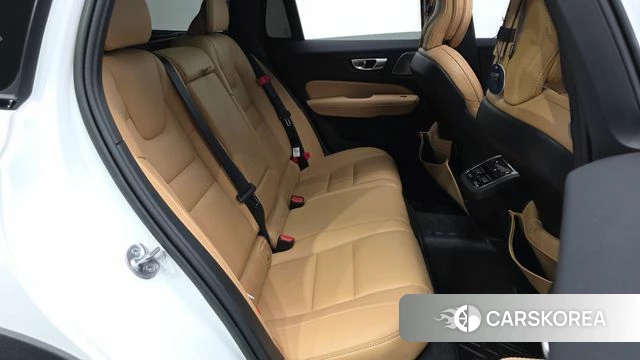 Volvo V60 Cross-Country 2nd Generation 2023 Белый из Кореи, фото 3