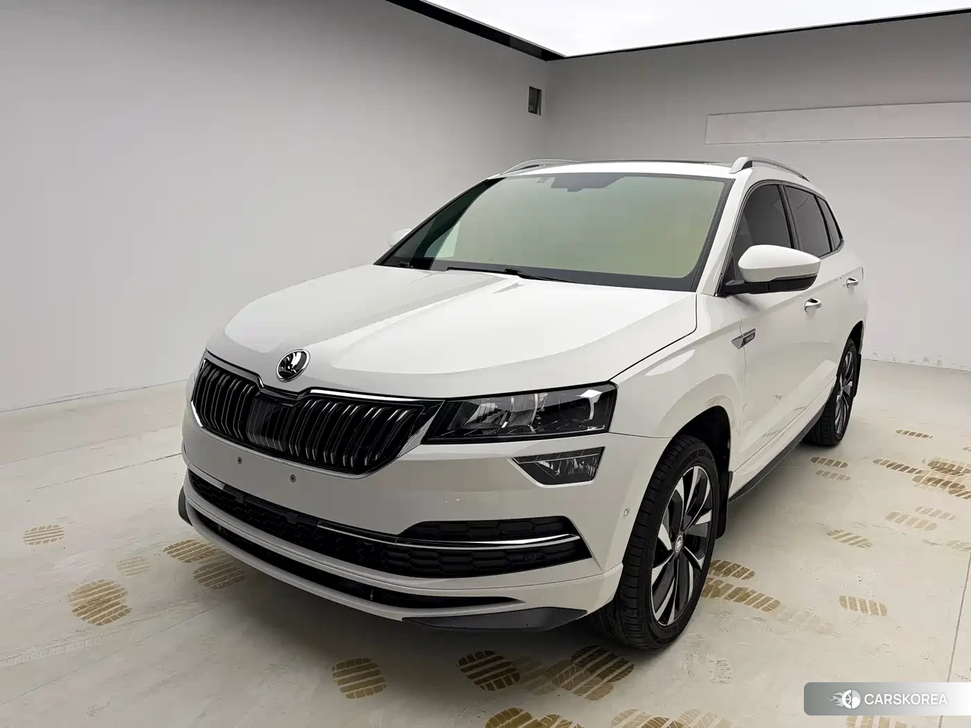 Skoda Karoq 2022 Белый из Китая, фото 3