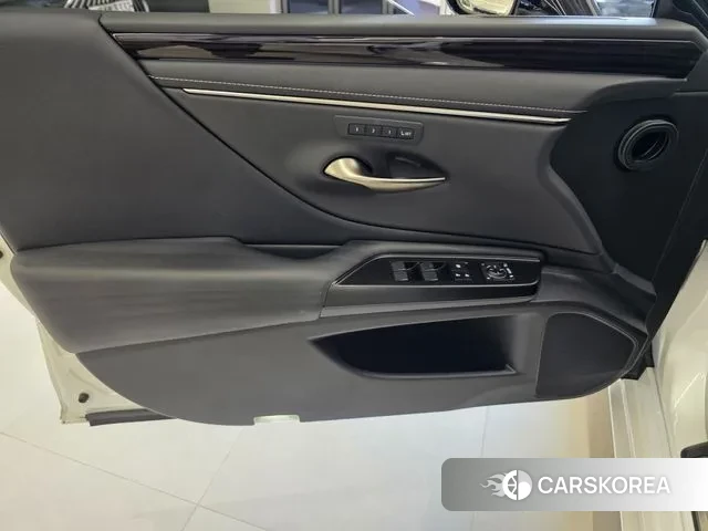 Lexus ES300h 7th generation 2020 Белый из Кореи, фото 3