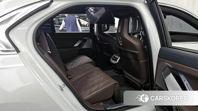 BMW 7 Series (G70) 2023 Белый из Кореи, фото 3