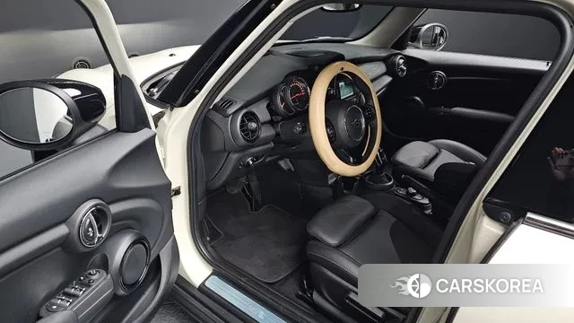 Mini Cooper 2021 Жемчужный цвет из Кореи, фото 3