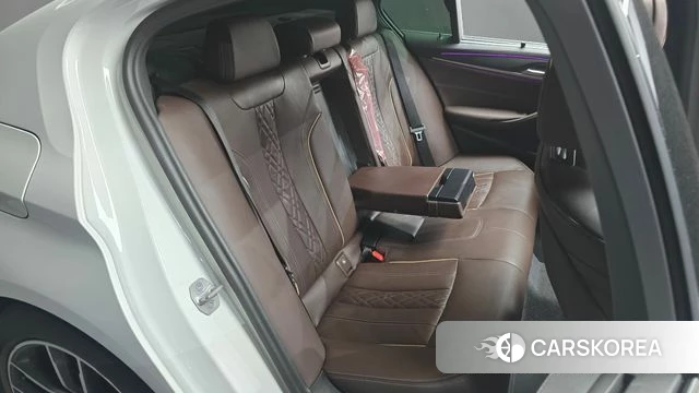 BMW 5 Series (G30) 2023 Белый из Кореи, фото 3