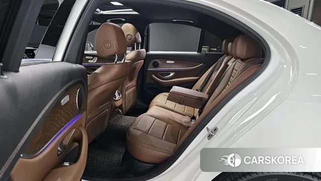 Mercedes-Benz E-Class W213 2023 Белый из Кореи, фото 3