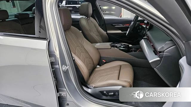 BMW 5 Series (G60) 2025 Песочный из Кореи, фото 3