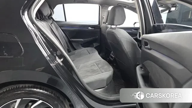 Volkswagen Golf 8th Generation 2024 Черный из Кореи, фото 3