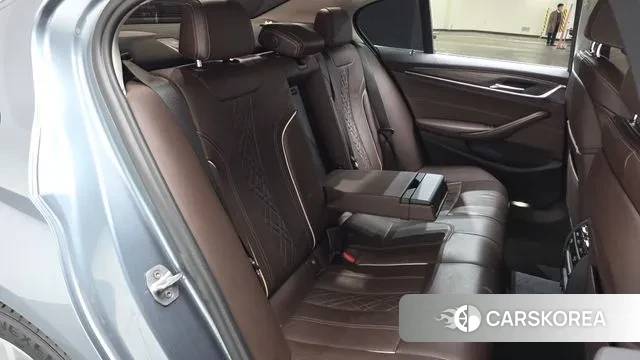 BMW 5 Series (G30) 2019 Светло-серебряный цвет из Кореи, фото 3