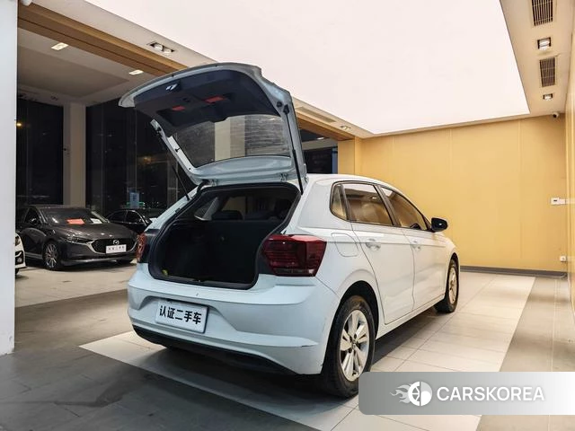Volkswagen Polo 2023 Белый из Китая, фото 3