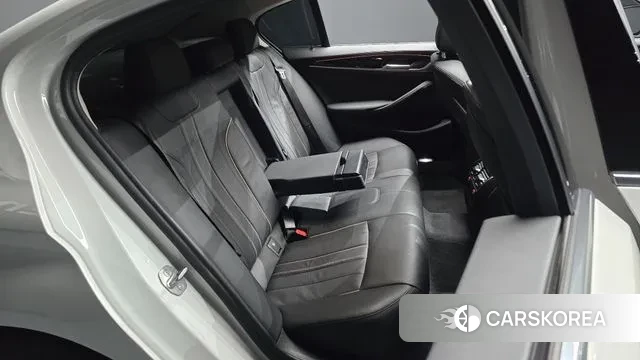 BMW 5 Series (G30) 2018 Белый из Кореи, фото 3