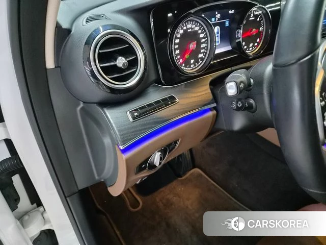 Mercedes-Benz E-Class W213 2020 Белый из Кореи, фото 3