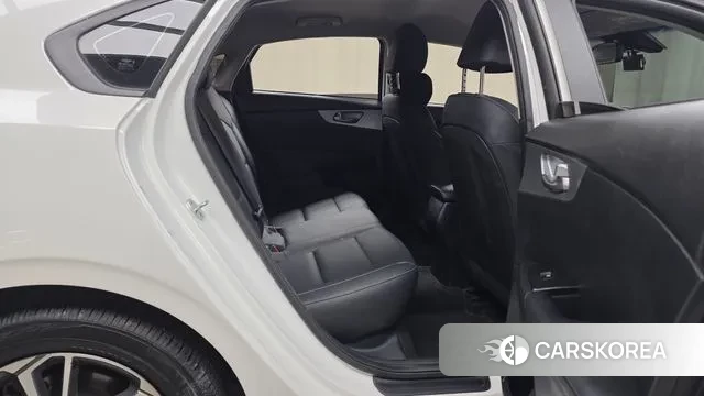 Kia The New K3 2nd generation 2021 Белый из Кореи, фото 3