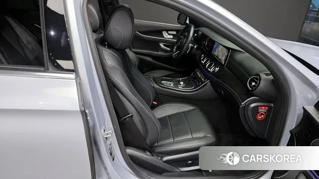 Mercedes-Benz E-Class W213 2021 Светло-серебряный цвет из Кореи, фото 3