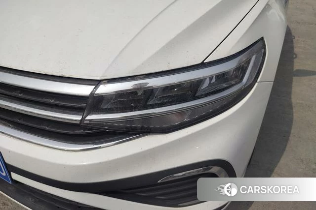 Volkswagen Bora 2023 Белый из Китая, фото 3