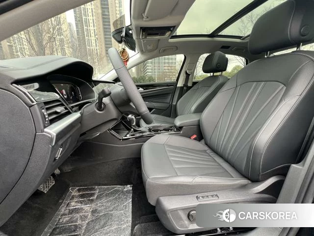 Volkswagen Passat 2025 Черный из Китая, фото 3