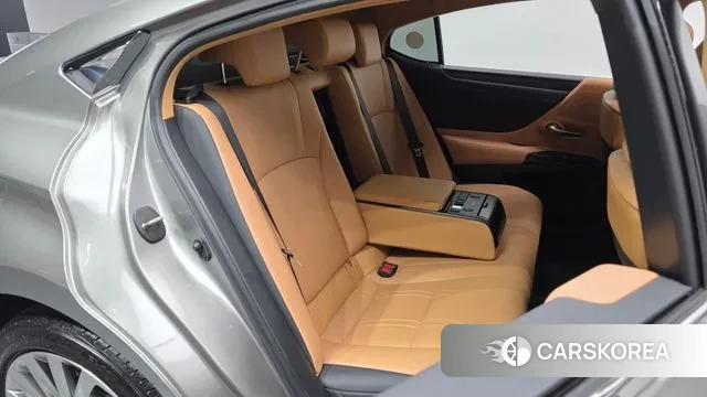 Lexus ES300h 7th generation 2022 Песочный из Кореи, фото 3