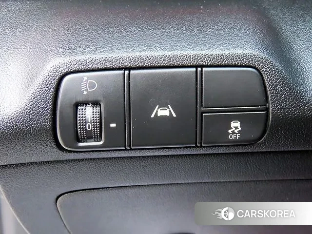 Hyundai The New Avante (CN7) 2023 Серебристо-серый из Кореи, фото 3