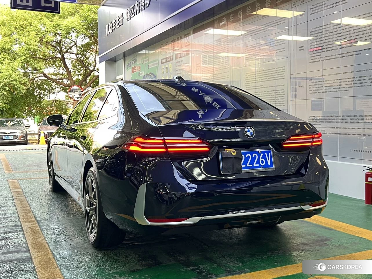 BMW 5 series 2024 Черный из Китая, фото 3