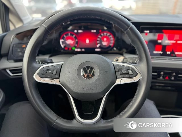 Volkswagen Golf 8th Generation 2023 Белый из Кореи, фото 3