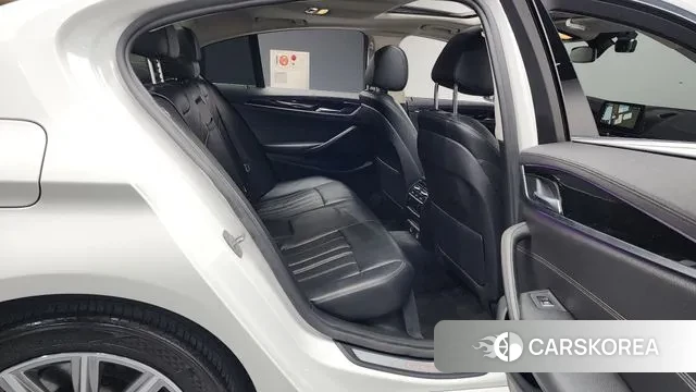 BMW 5 Series (G30) 2018 Белый из Кореи, фото 3