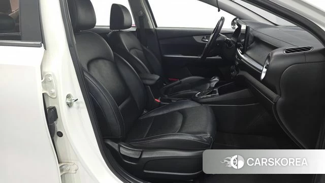 Kia The New K3 2nd generation 2021 Белый из Кореи, фото 3