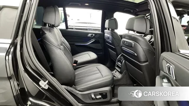 BMW X7 (G07) 2023 Черный из Кореи, фото 3