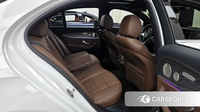 Mercedes-Benz E-Class W213 2023 Белый из Кореи, фото 3