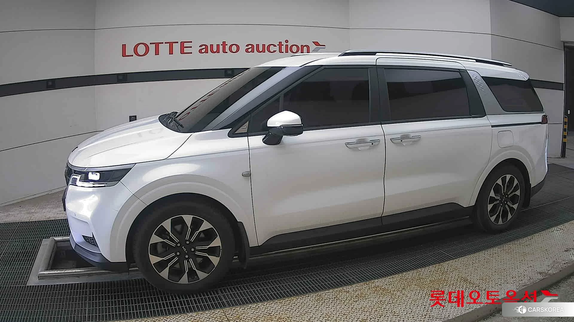 Kia Carnival 2021 Snow White Pearl (optional) из Кореи, фото 3