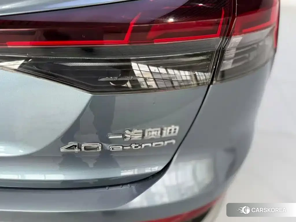 Audi Q4 e-tron 2023 Silver/gray из Китая, фото 3