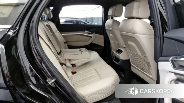 Audi e-Tron 2020 Черный из Кореи, фото 3