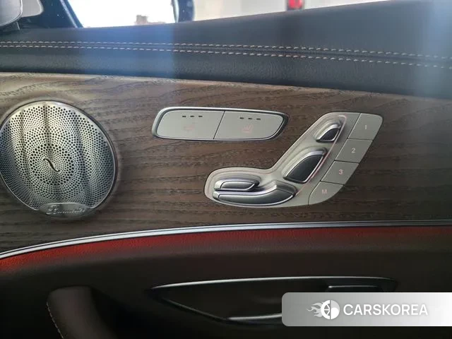 Mercedes-Benz E-Class W213 2023 Белый из Кореи, фото 3