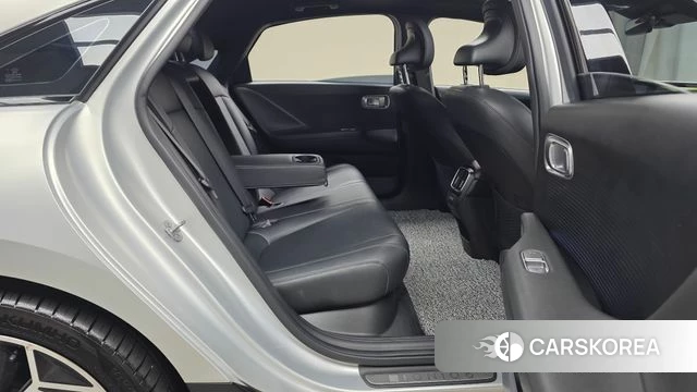 Hyundai Ionic 6 2023 Серебристо-серый из Кореи, фото 3