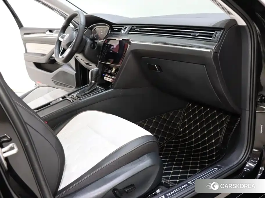 Volkswagen Magotan 2025 Черный из Китая, фото 3