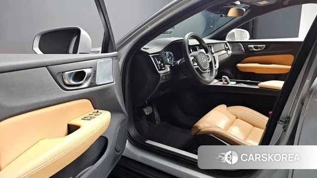 Volvo V60 Cross-Country 2nd Generation 2022 Серебряный из Кореи, фото 3