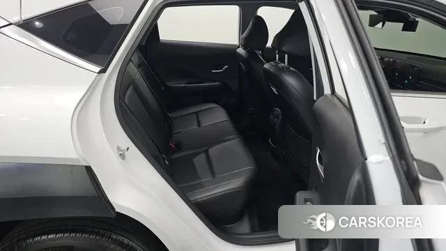 Hyundai Kona (SX2) 2024 Белый из Кореи, фото 3