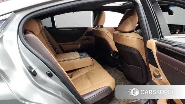 Lexus ES300h 7th generation 2020 Серебряный из Кореи, фото 3